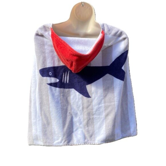 POTTERY BARN Kids Shark Hooded Towel Poncho Gray White Stripes Size Toddler 2-4 - Picture 1 of 11
